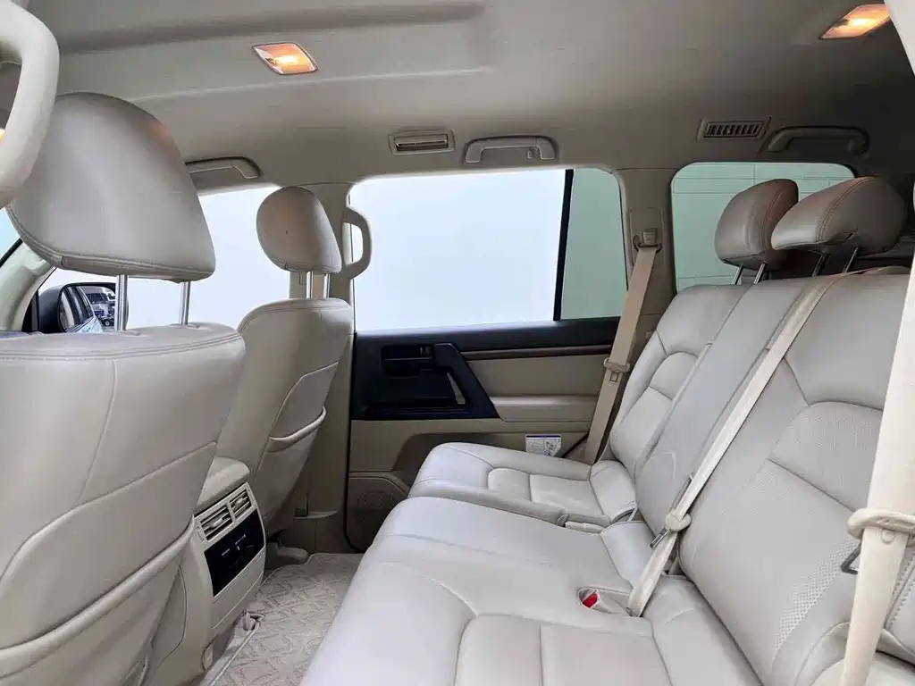Toyota Land Cruiser 2020 — фото 8