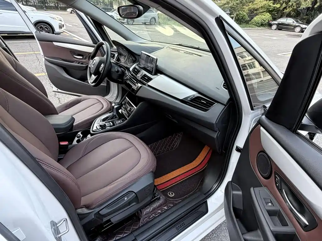 BMW 2 Series Station Wagon 2017 — фото 10