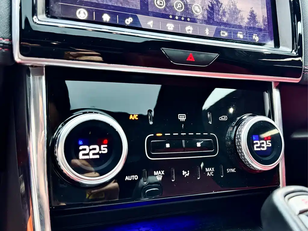 Jaguar XEL 2021 — фото 14