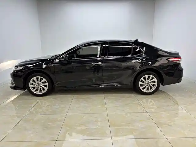 Toyota Camry 2023 — фото 10