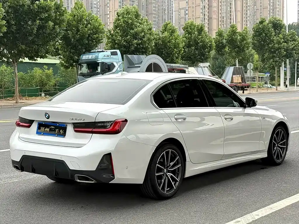 BMW 3 Series 2024 — фото 18