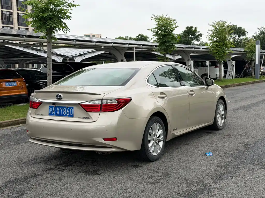 Lexus ES 2015 — фото 6