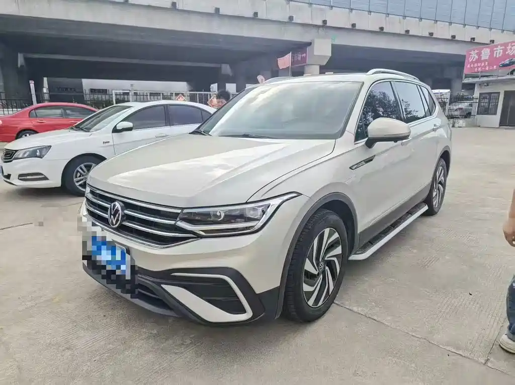 Volkswagen Tiguan L 2022 — фото 1