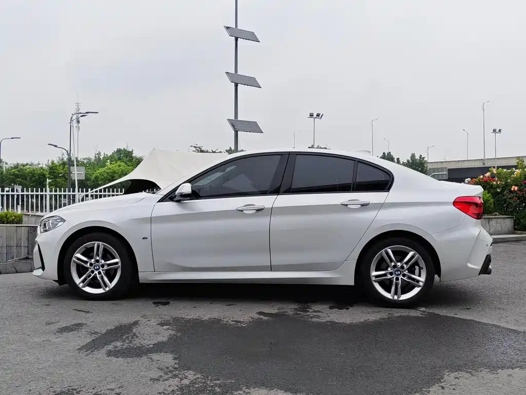 BMW 1 Series 2020 — фото 8