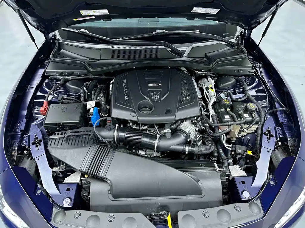 Maserati Ghibli 2021 — фото 19