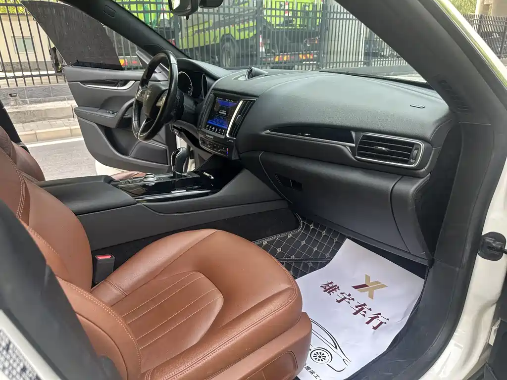 Maserati Levante 2018 — фото 12
