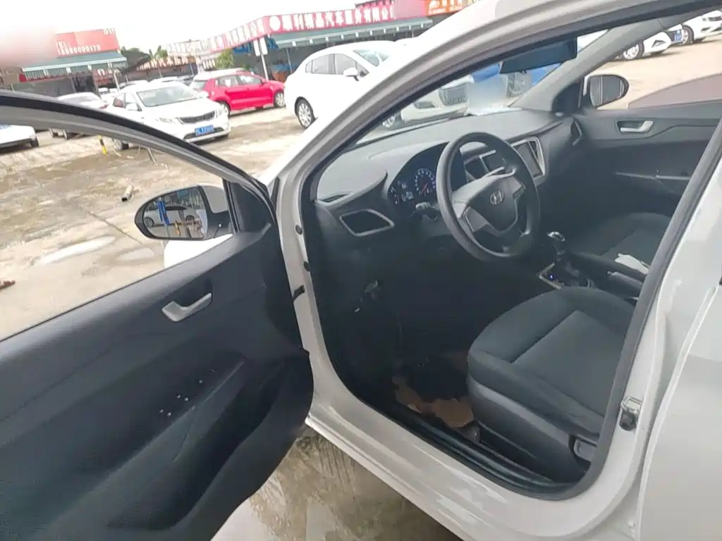 Hyundai Verna 2019 — фото 16