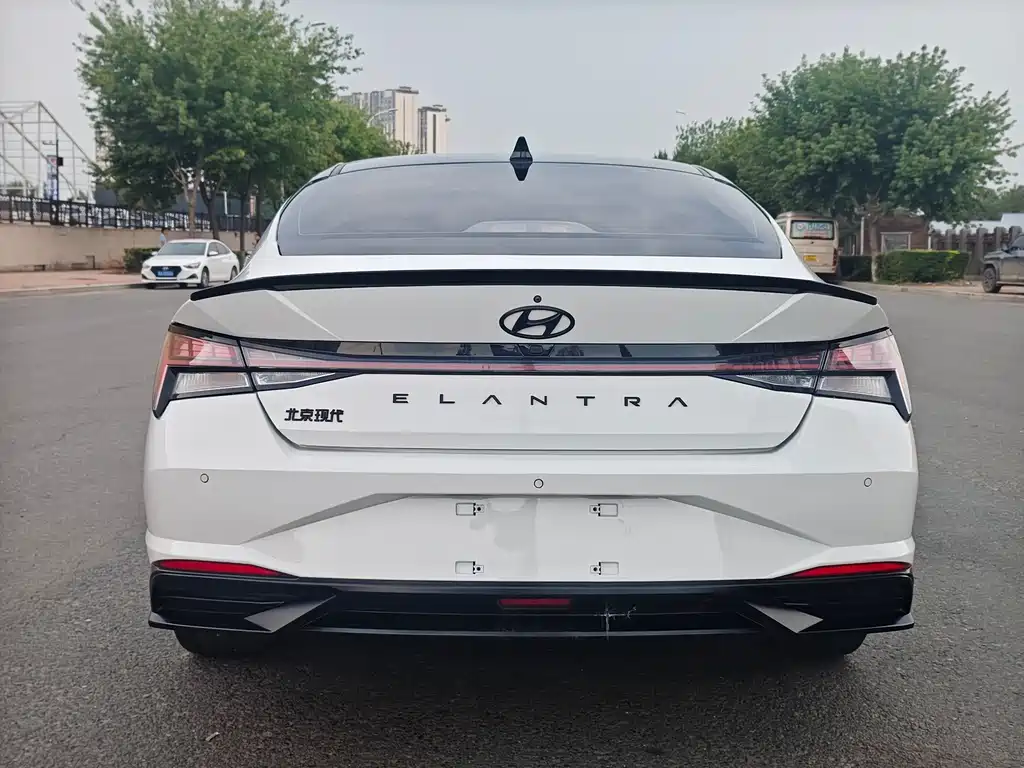 Hyundai Elantra 2022