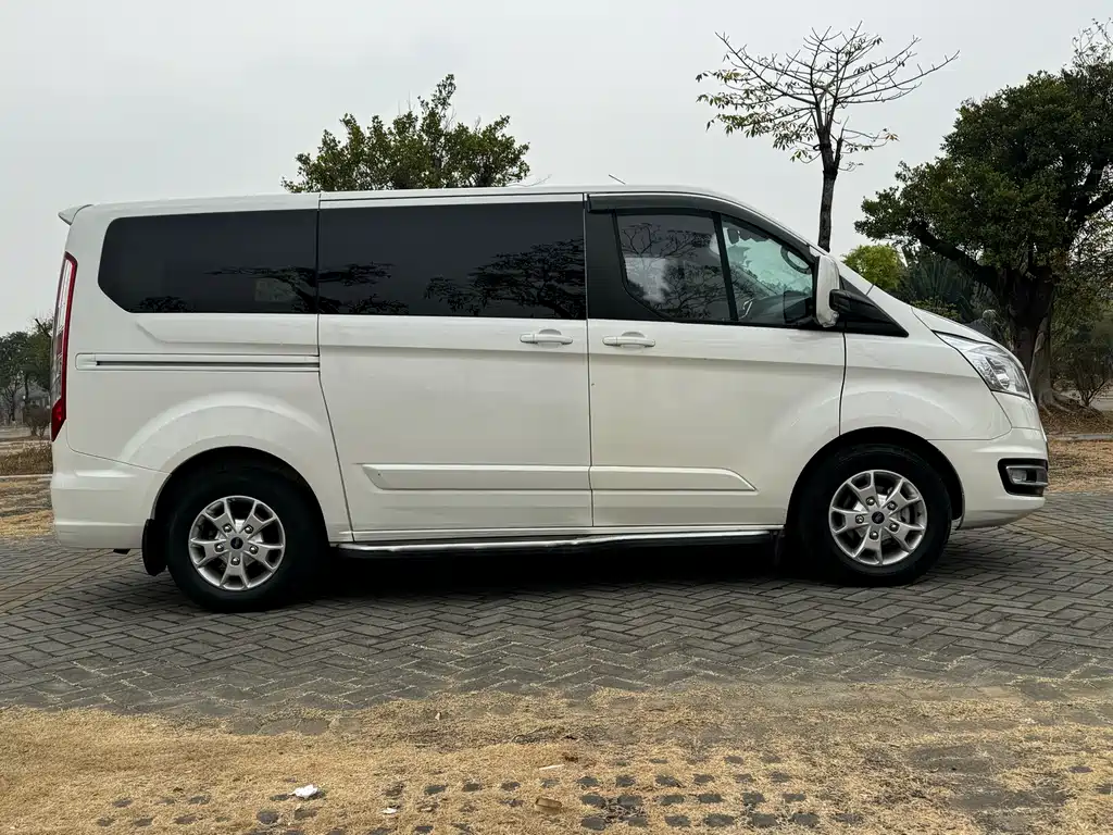 Ford Tourneo 2021 — фото 7