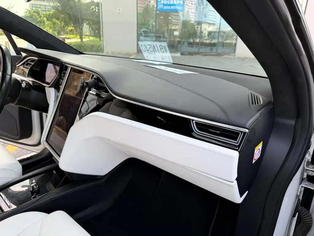 Tesla Model X 2017 — фото 21