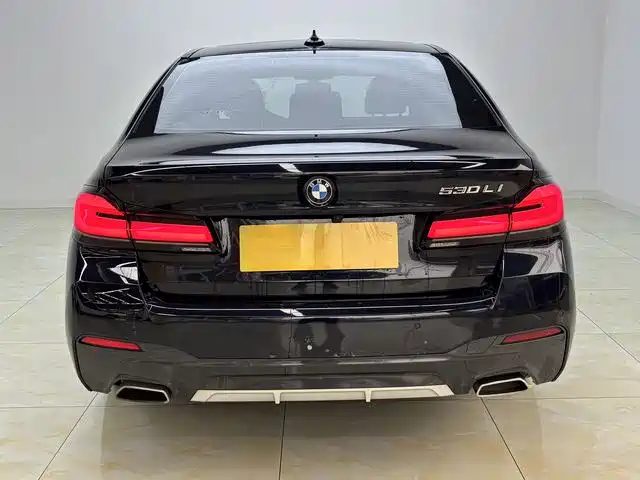 BMW 5 Series 2021 — фото 17