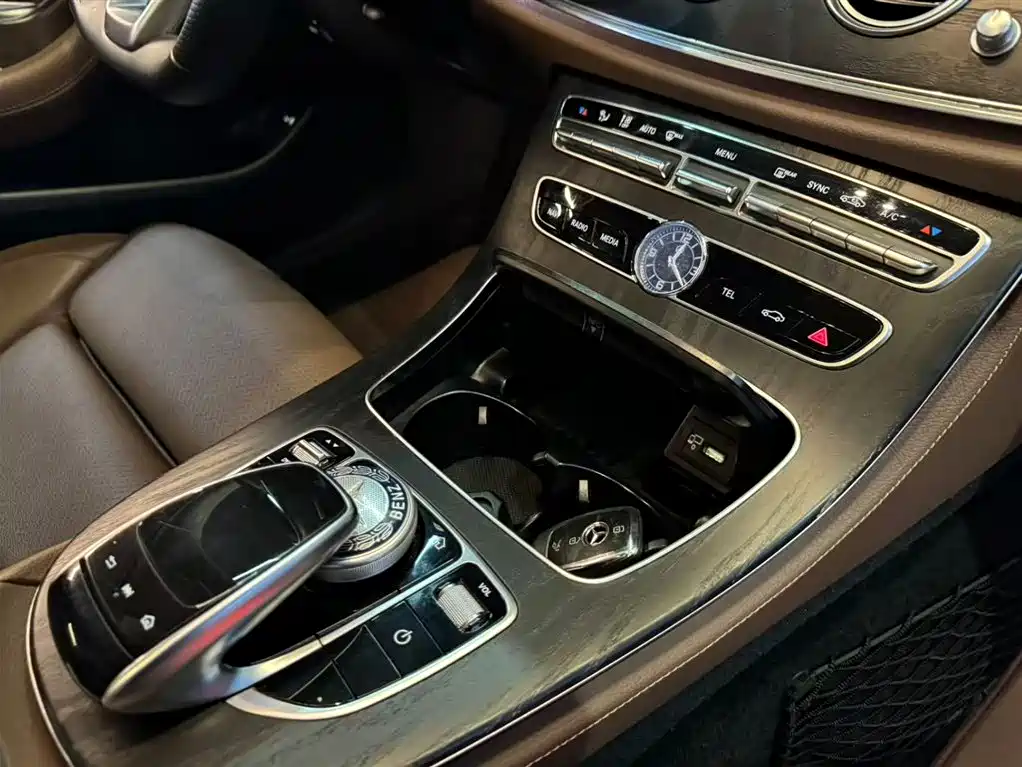 Mercedes-Benz E-Class 2018 — фото 14