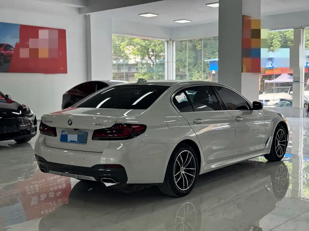 BMW 5 Series 2021 — фото 11