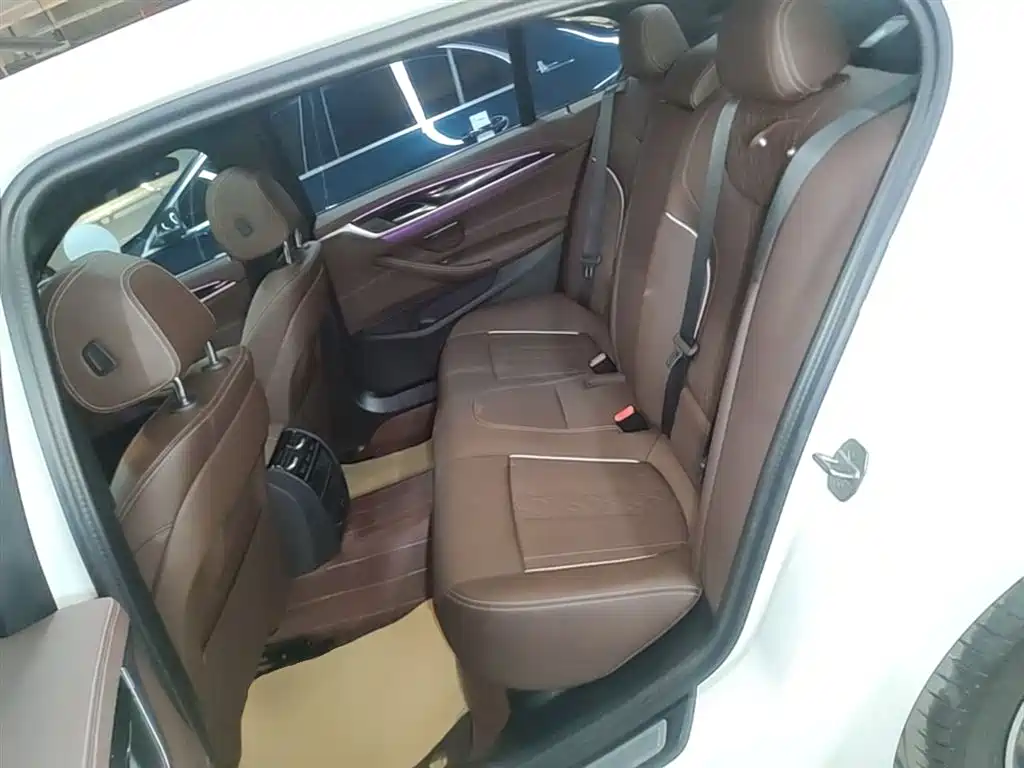 BMW 5 Series 2023 — фото 17