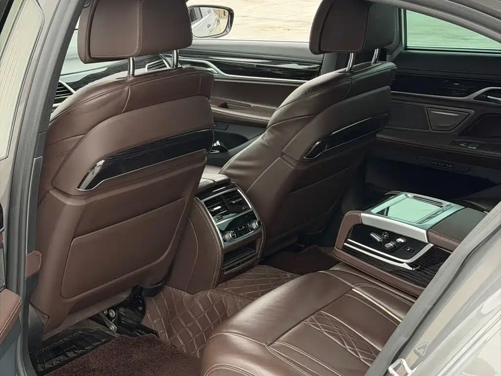 BMW 7 Series 2020 — фото 10