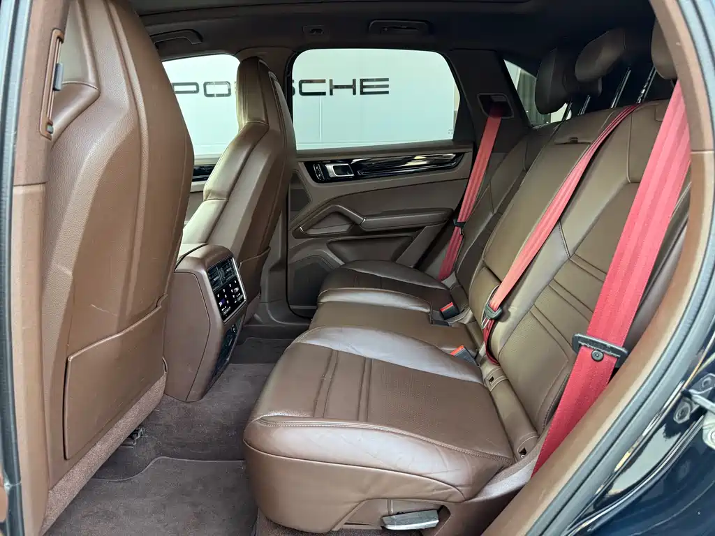 Porsche Cayenne Hybrid 2021 — фото 12