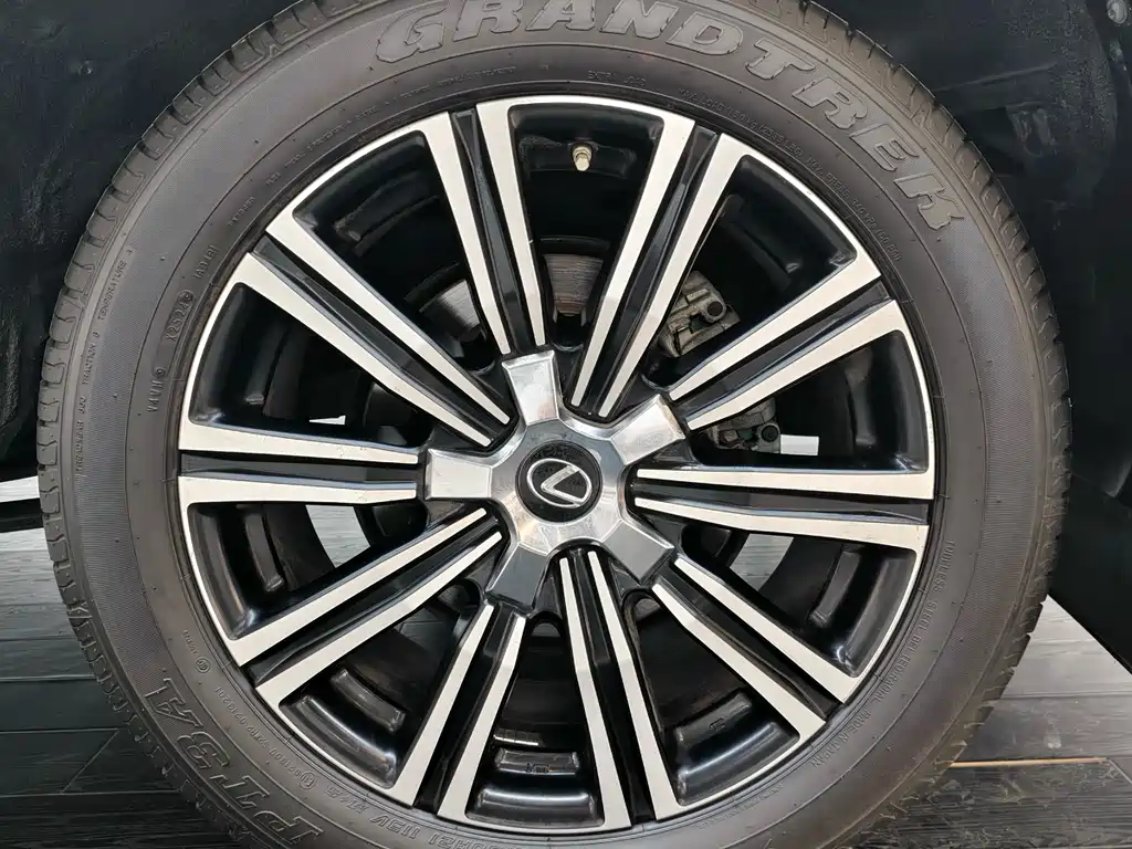 Lexus LX 2017 — фото 20