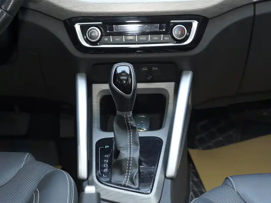 Geely Vision X3 2020 — фото 18