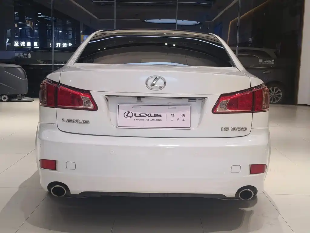 Lexus IS 2012 — фото 15