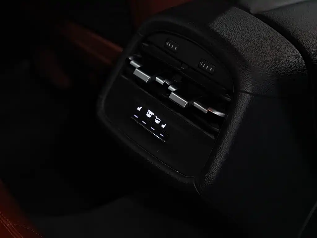 Maserati Ghibli 2015 — фото 24
