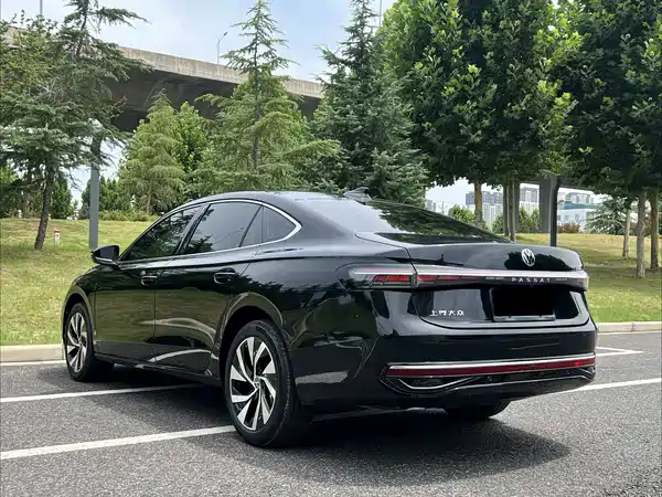 Volkswagen Passat 2025