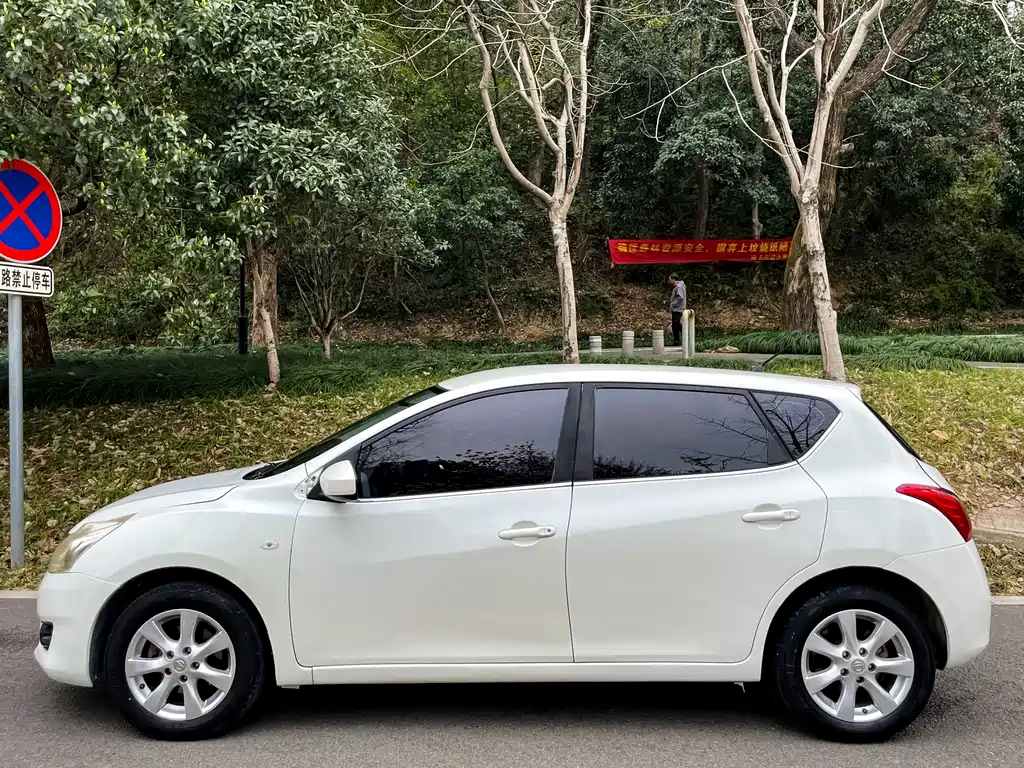 Nissan Tiida 2016 — фото 4