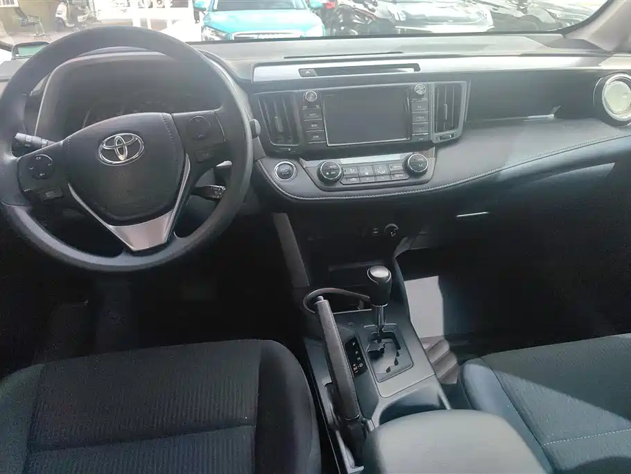 Toyota RAV4 2016 — фото 12