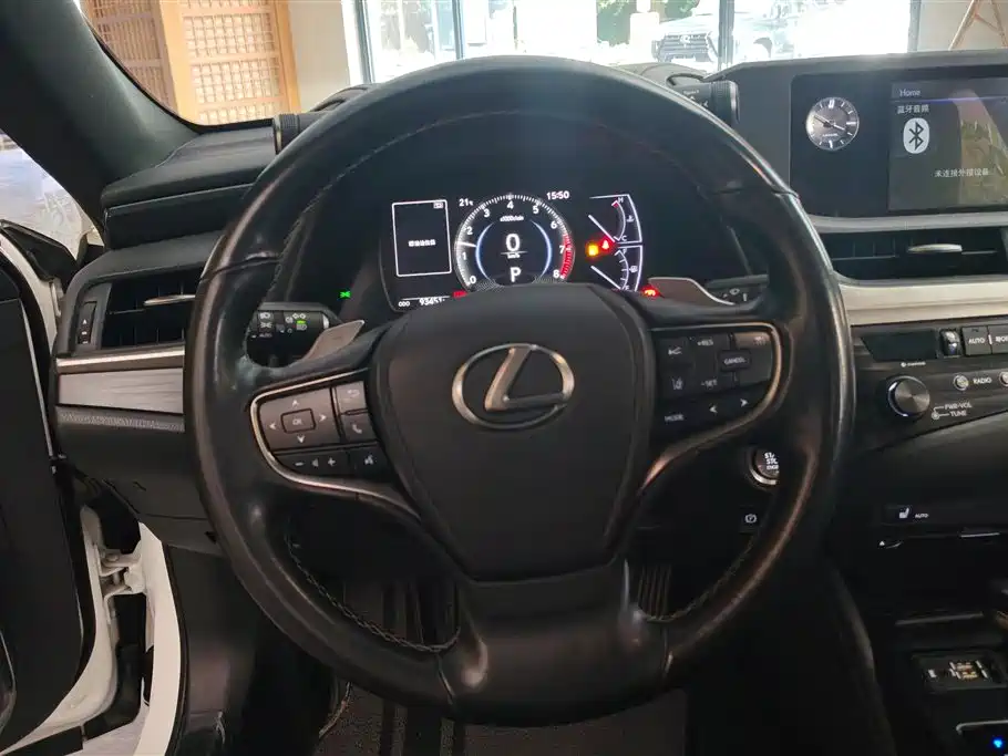 Lexus ES 2020 — фото 15