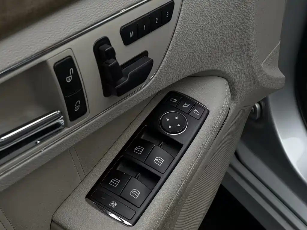Mercedes-Benz E-Class 2010