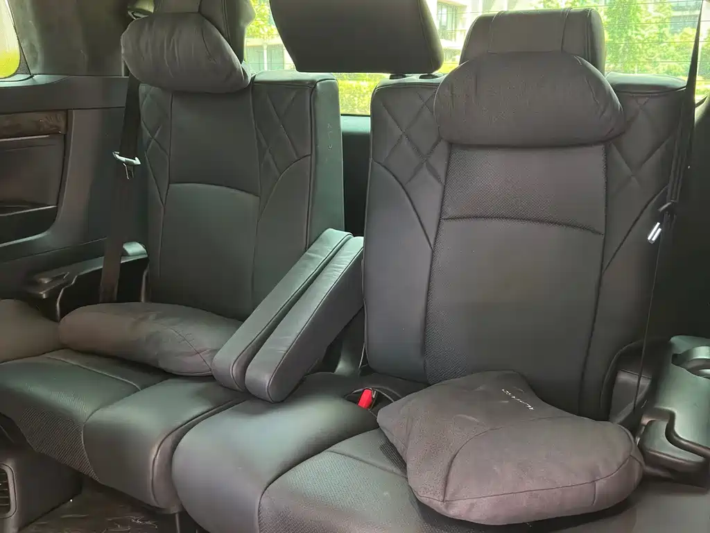 Toyota Alphard 2023 — фото 17