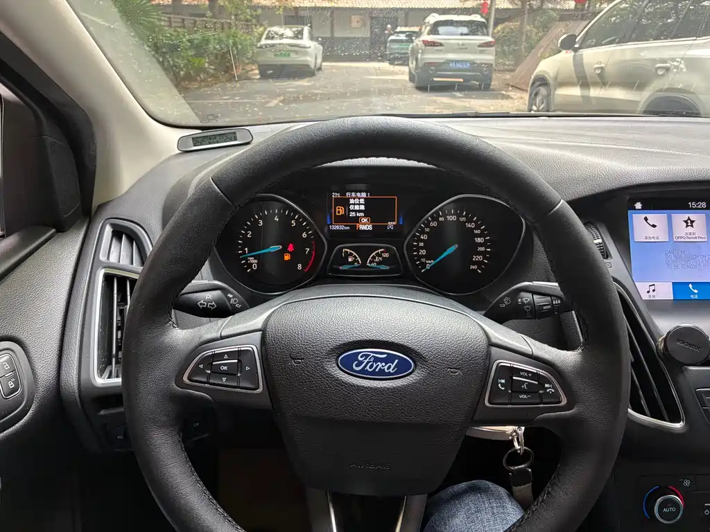 Ford Focus 2018 — фото 10