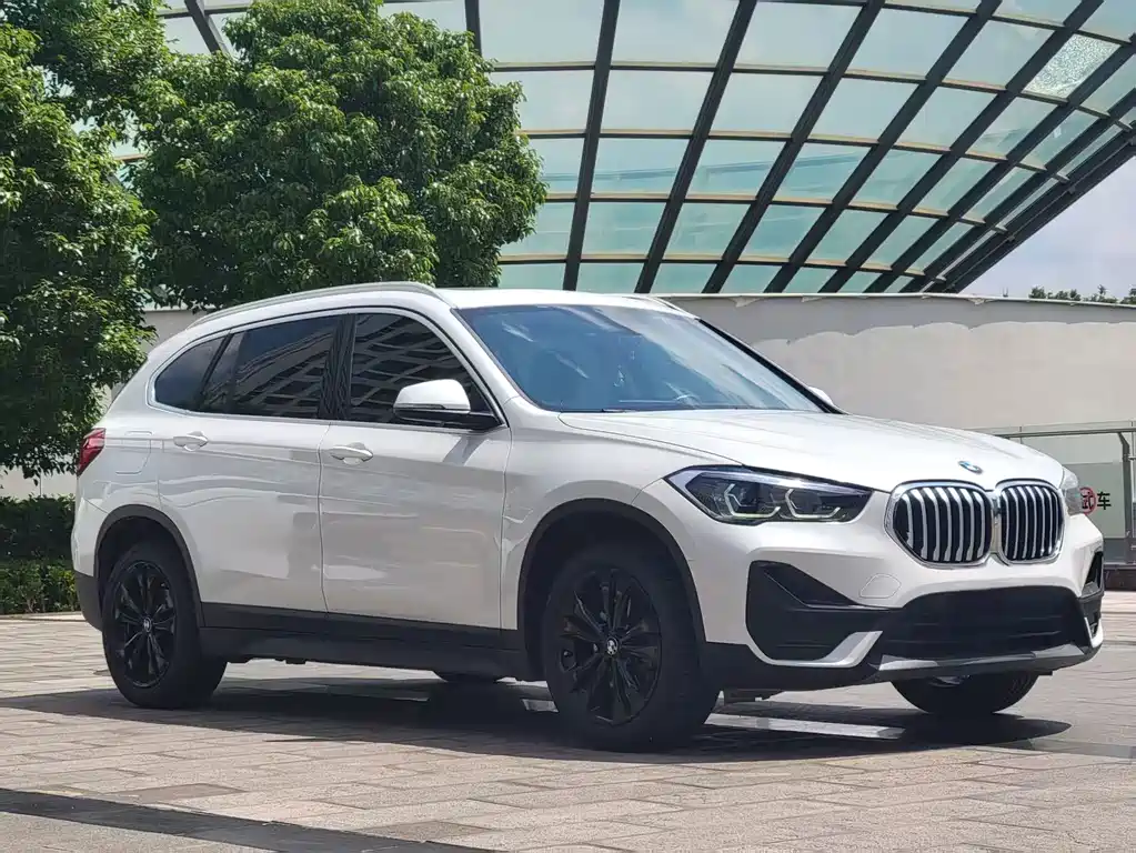 BMW X1 2021 — фото 3