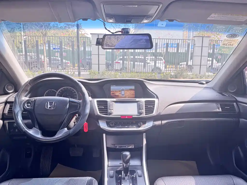 Honda Accord 2016 — фото 11