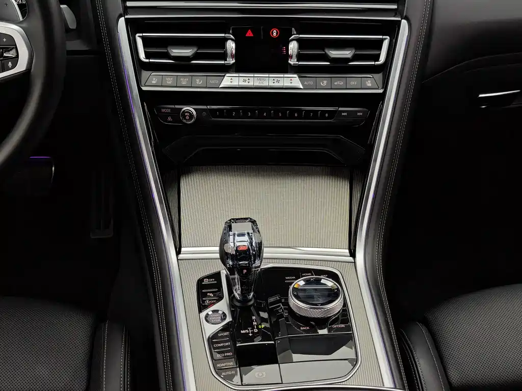 BMW 8 Series 2020 — фото 13
