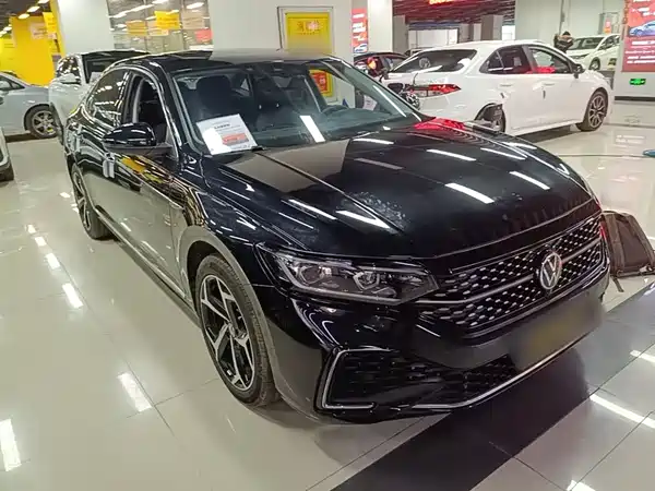 Volkswagen Passat 2025