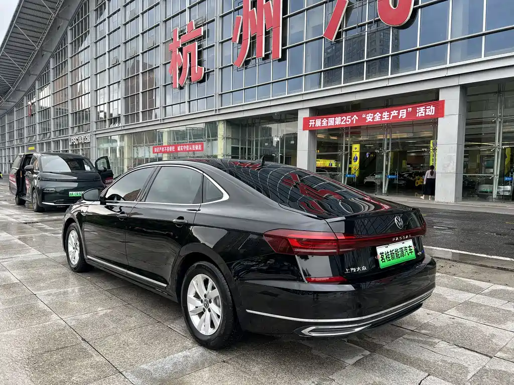 Volkswagen Passat PHEV 2023 — фото 4