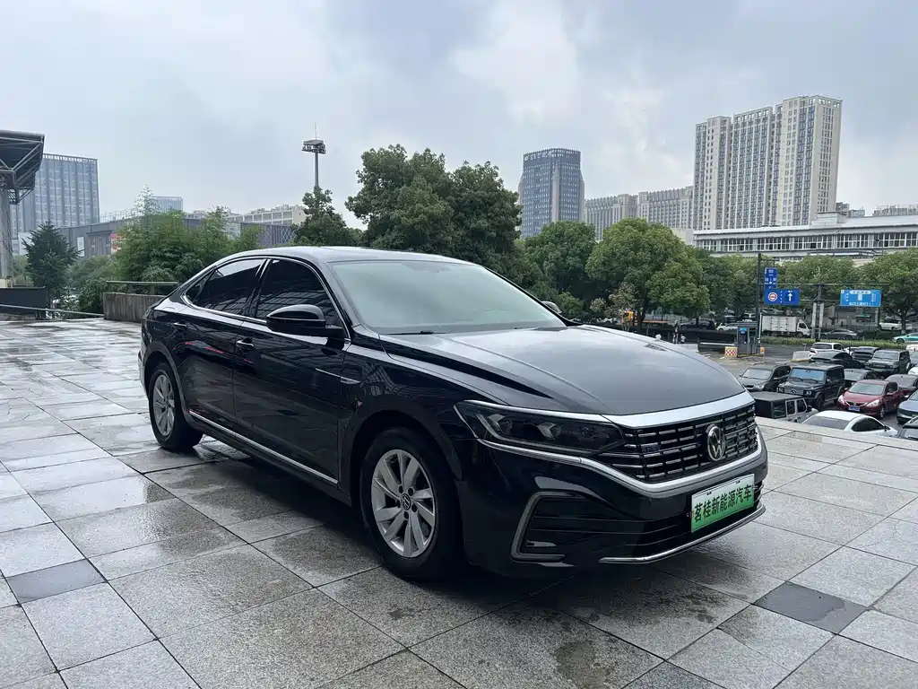Volkswagen Passat PHEV 2023 — фото 3