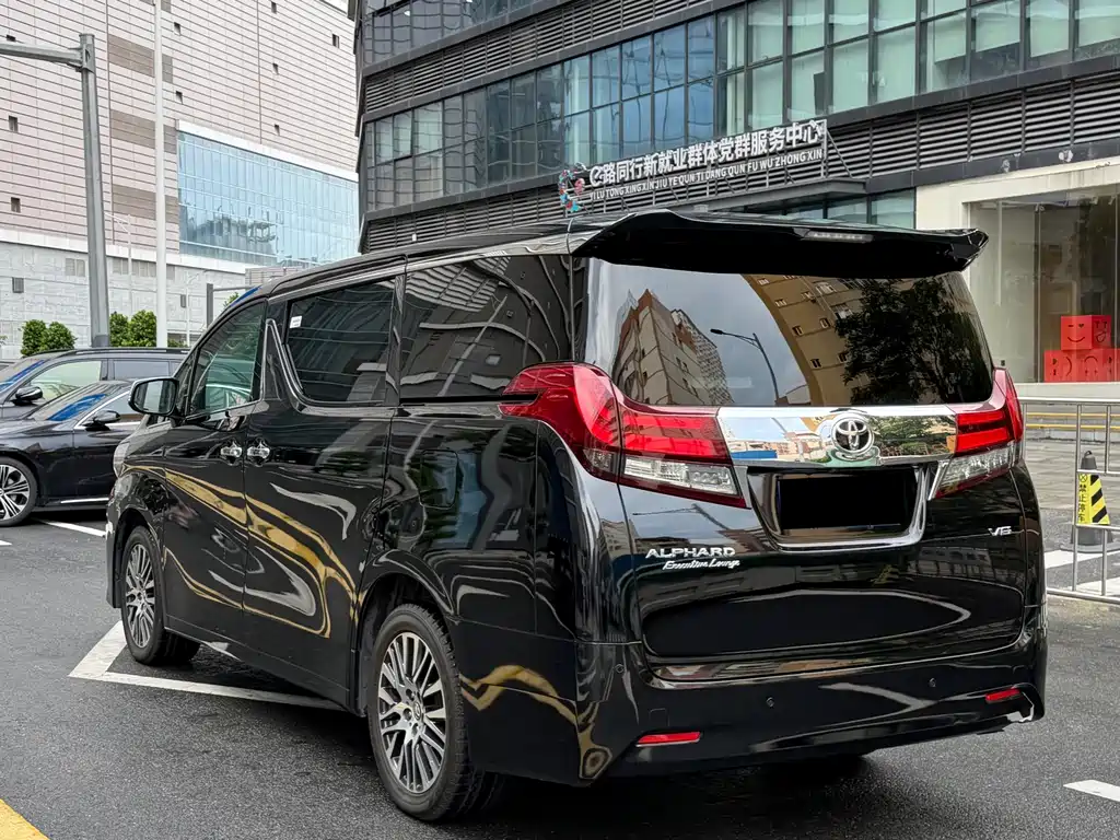 Toyota Alphard 2018 — фото 10