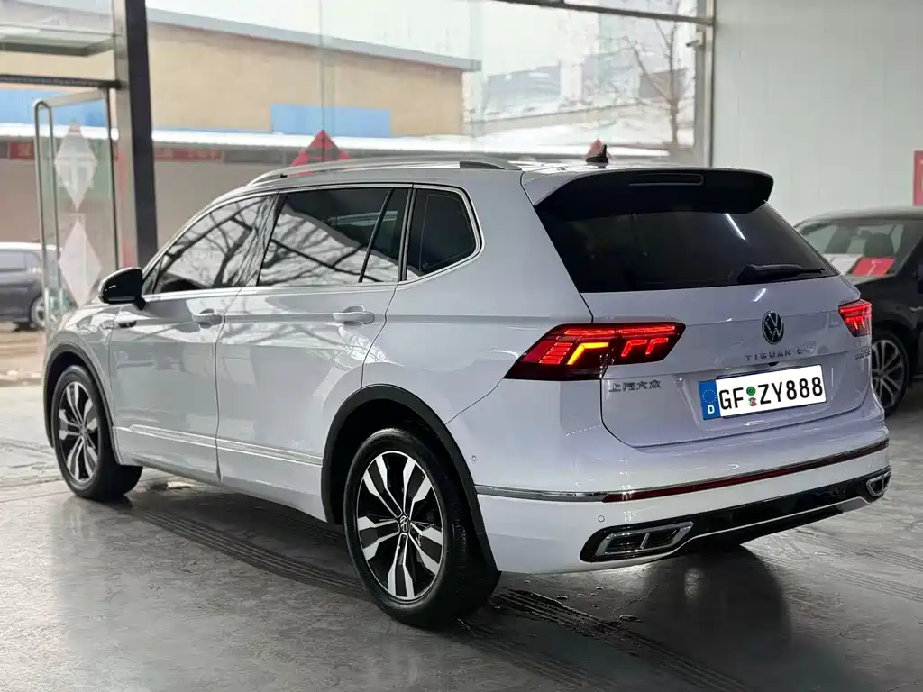 Volkswagen Tiguan L 2023 — фото 6