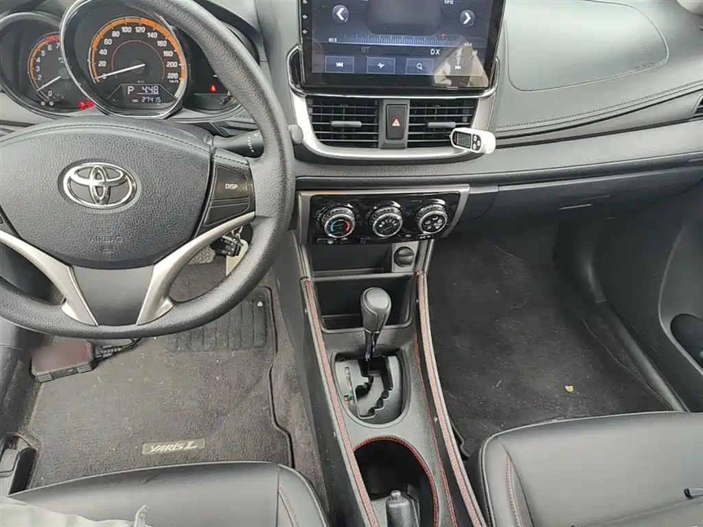 Toyota Yaris L 2022 — фото 10