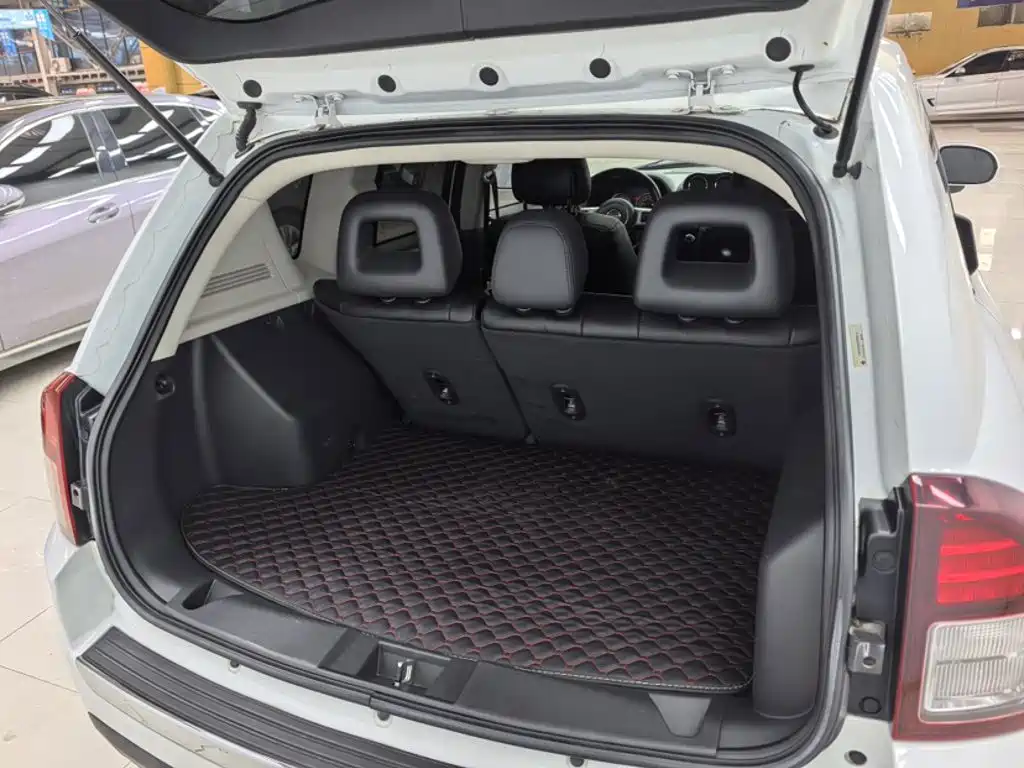 Jeep Compass 2015 — фото 15