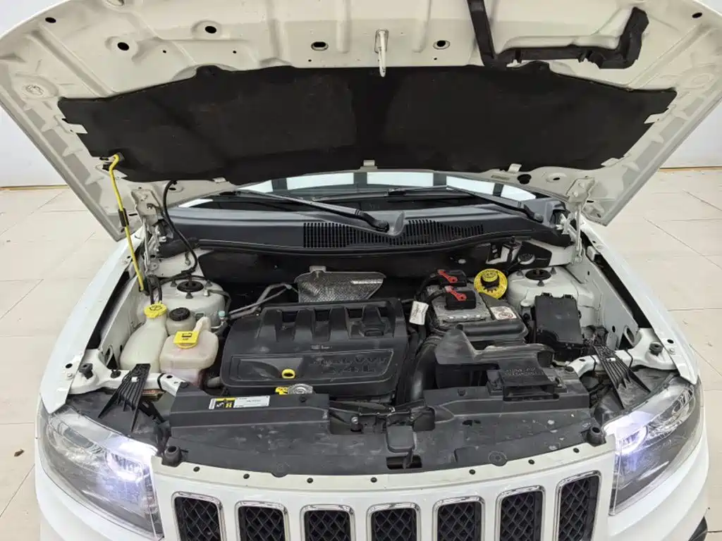 Jeep Compass 2015 — фото 16