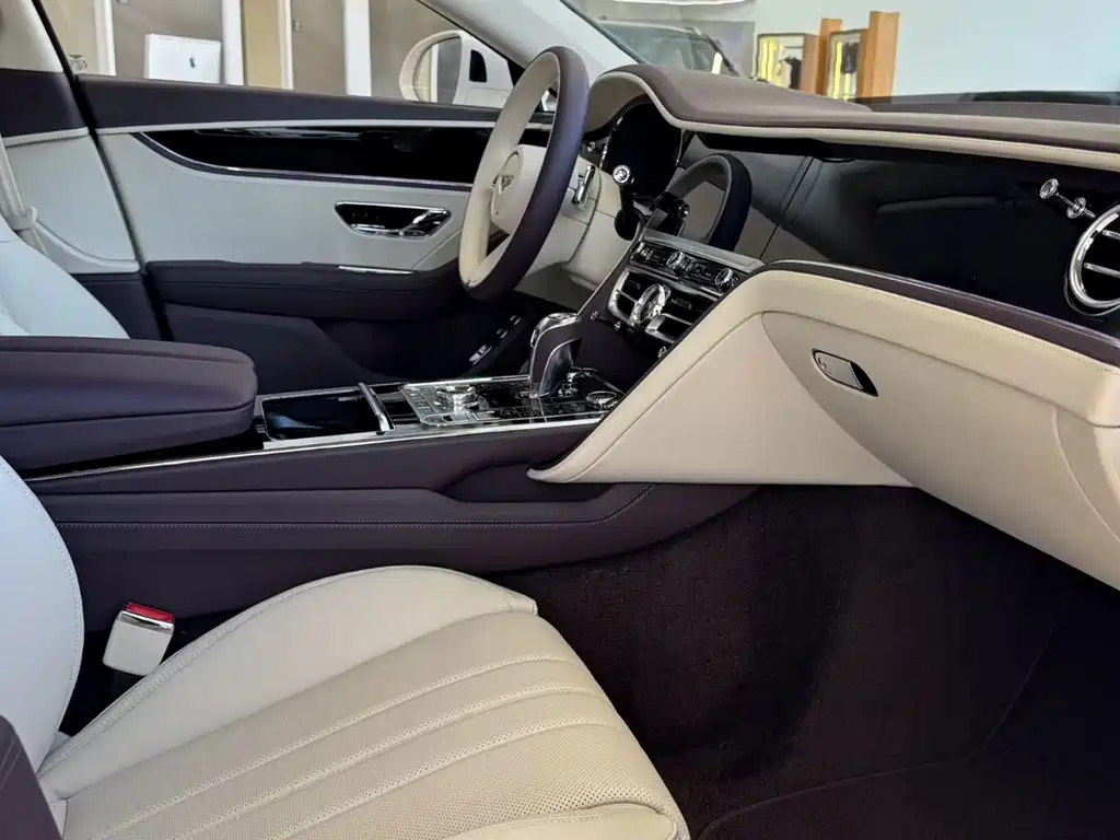 Bentley Flying Spur PHEV — фото 2