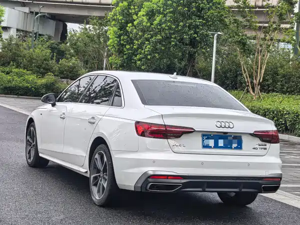 Audi A4L 2021