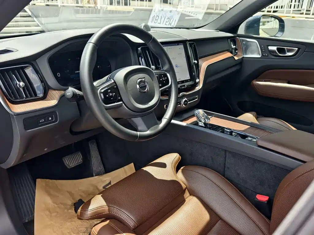 Volvo XC60 Plug-In Hybrid 2024 — фото 6