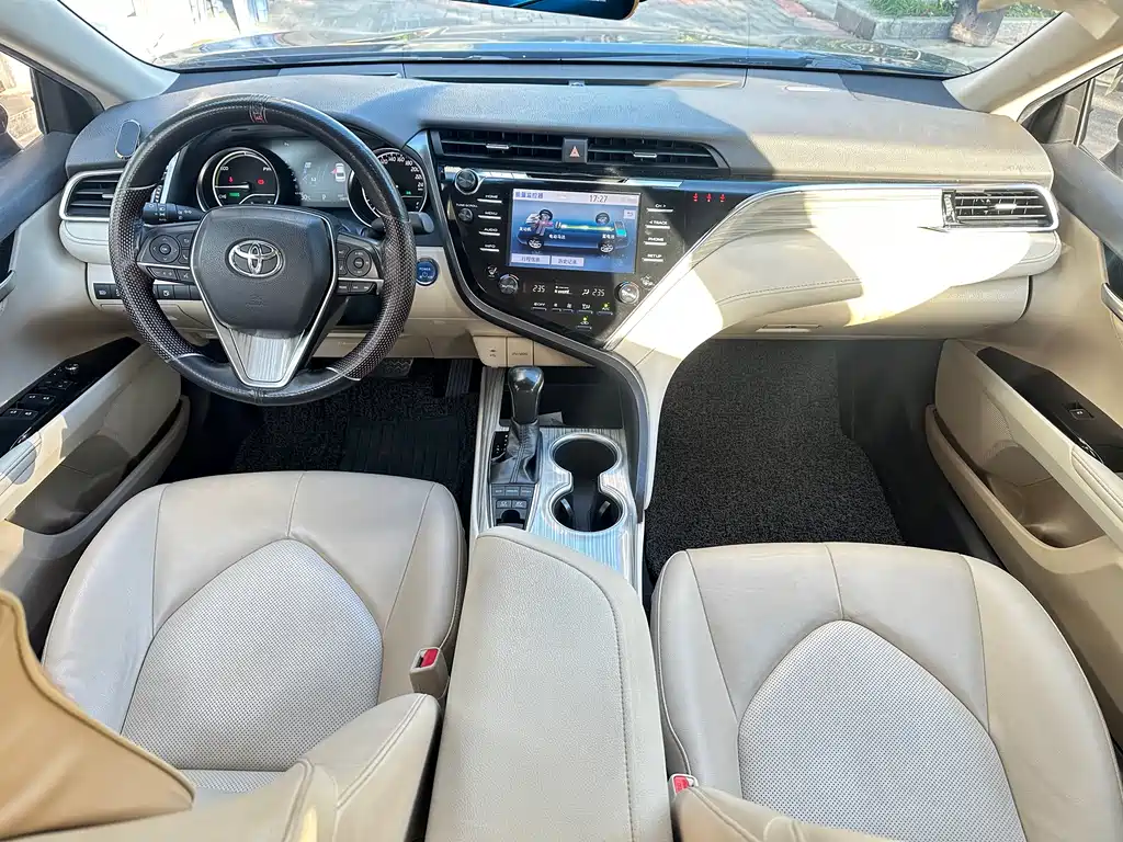 Toyota Camry 2019 — фото 8