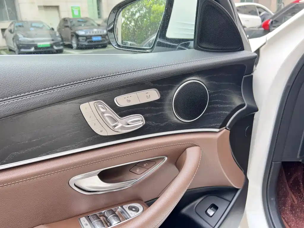 Mercedes-Benz E-Class 2019 — фото 16
