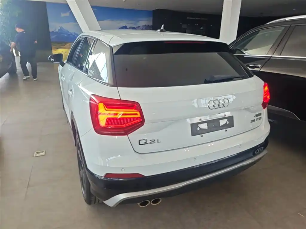 Audi Q2L 2019 — фото 5