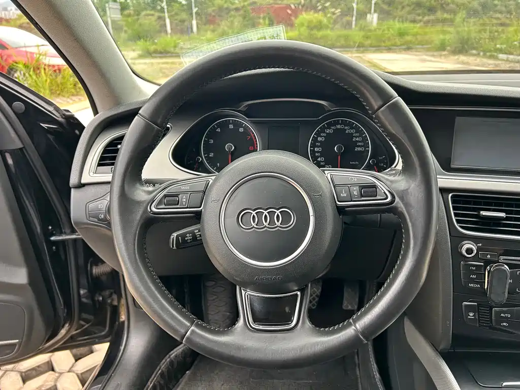 Audi A4L 2012 — фото 12