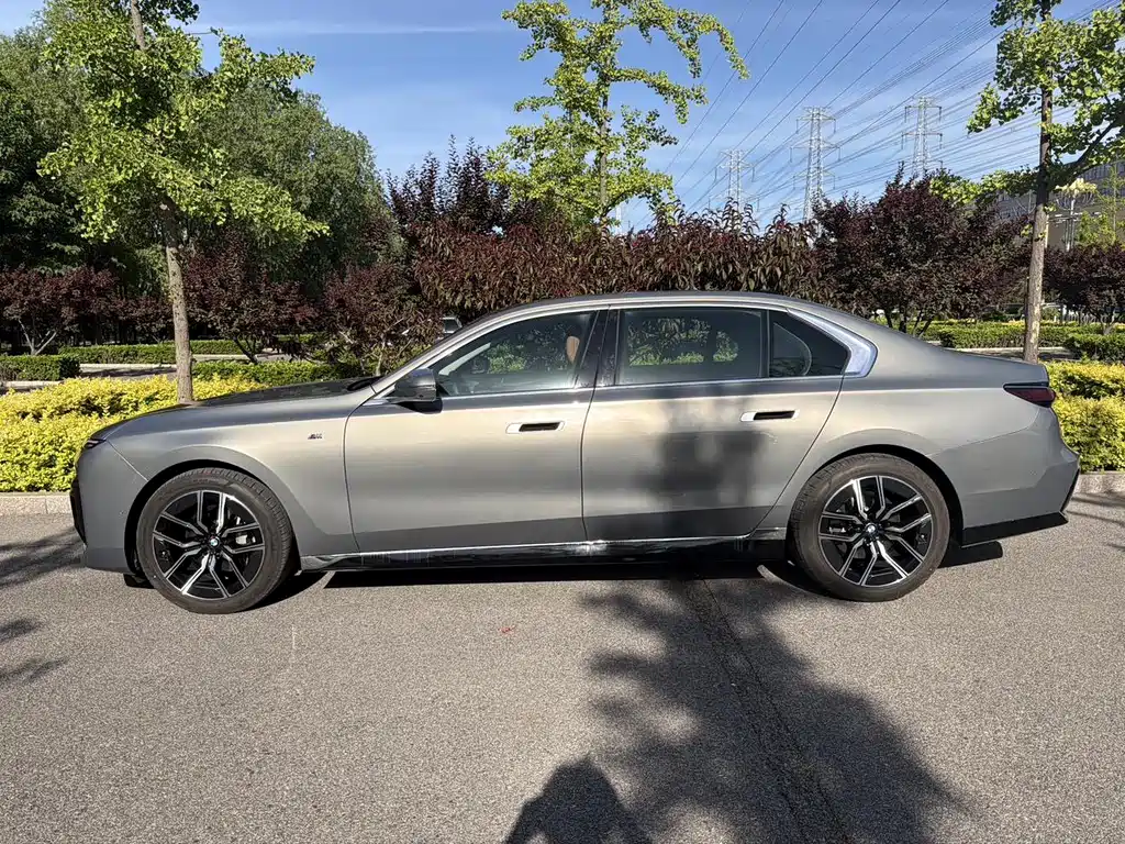 BMW 7 Series 2025 — фото 11